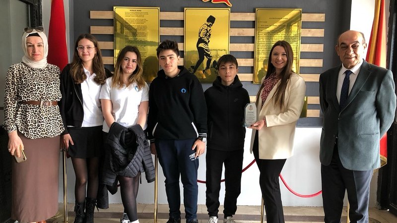 Cumhuriyetin İzinde: Necat Hepkon Anadolu Lisesi Atatürk Büstü Armağanı